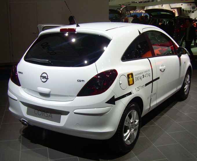 Opel Corsa Van wymiary naklejone na karoserię