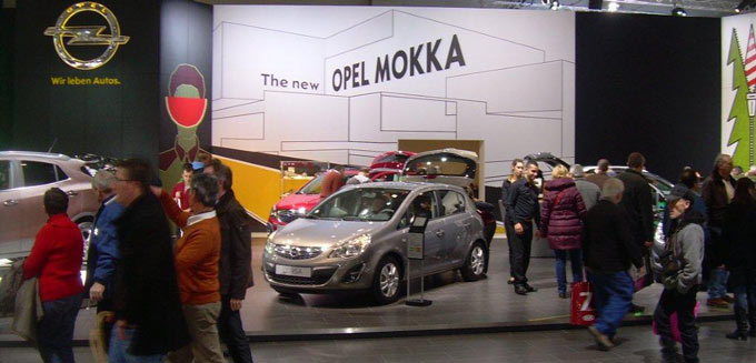 Stoisko Opla na targach motoryzacyjnych w Brukseli, styczeń 2013