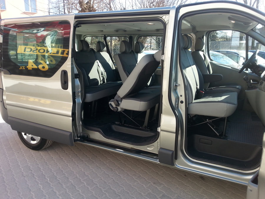 Opel Vivaro nr 1 minibus Blog DixiCar