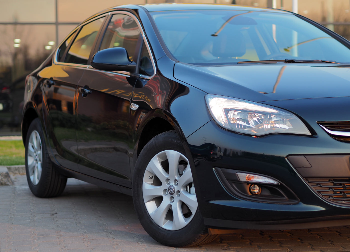 Astra 4d ciemny lakier