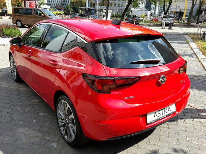 Opel Astra V czerwona