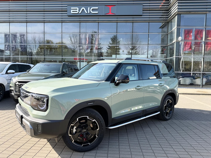 Real foto BAIC BJ30 na parkingu dealerskim