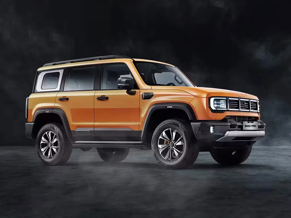 BAIC BJ40 w nocy