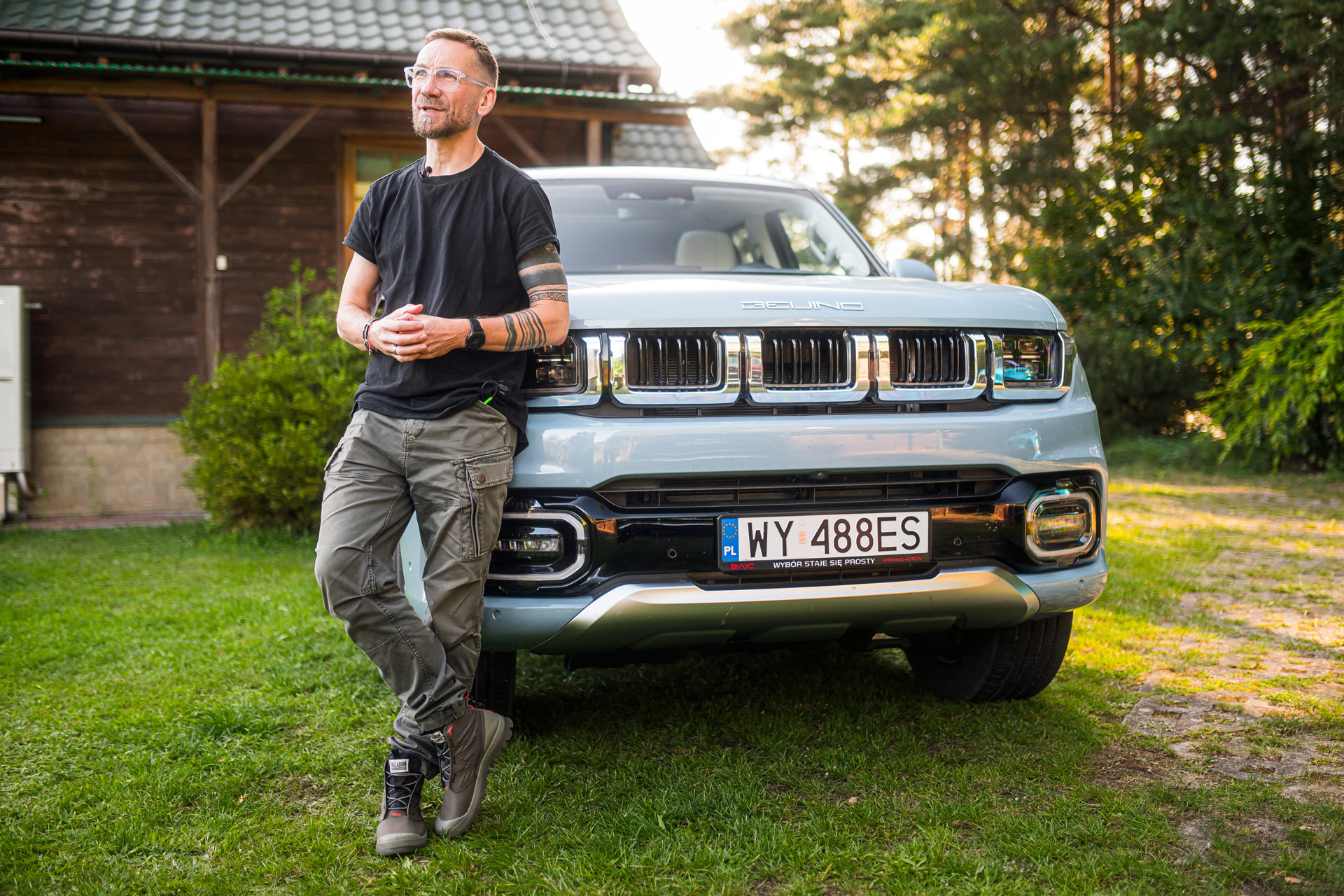 Podróżnik, globtroter, wagabunda, tramp. Przemysław Kossakowski. Terenówka na ramie z Chin