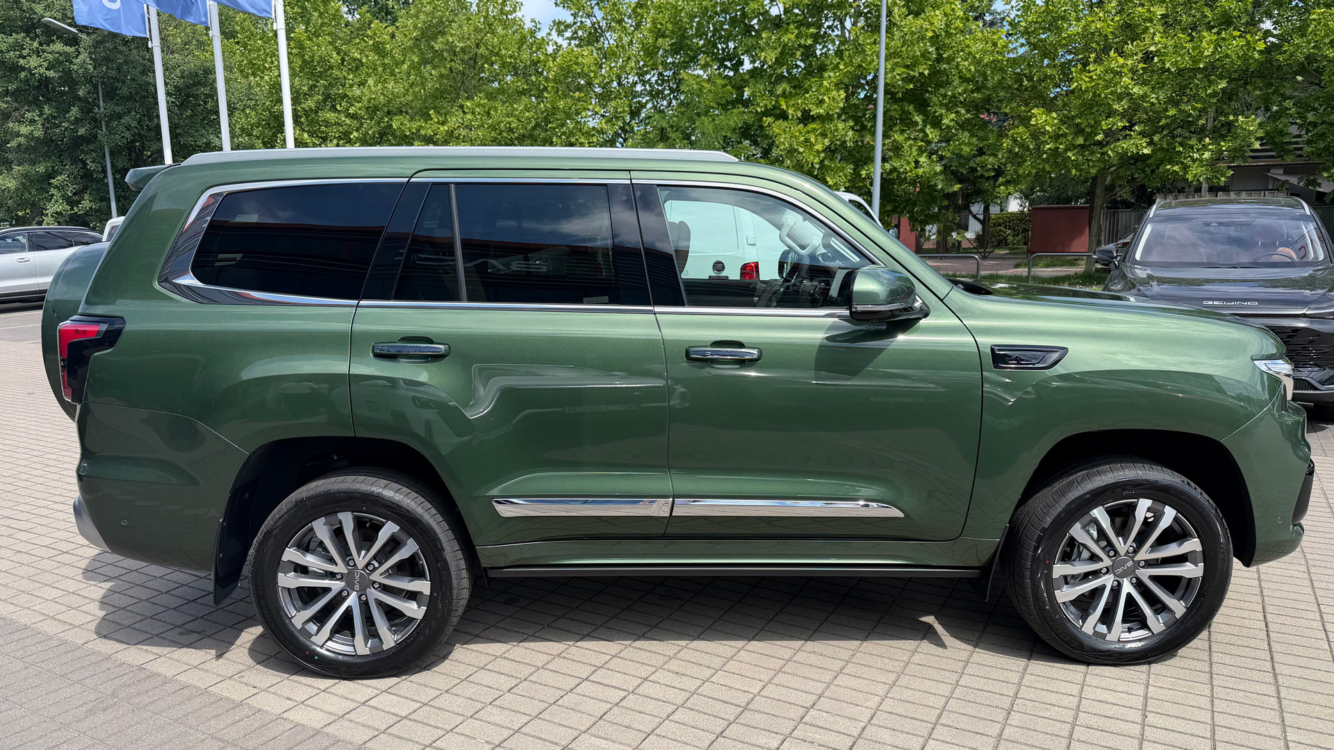 Prawy bok SUVa BAIC BJ60
