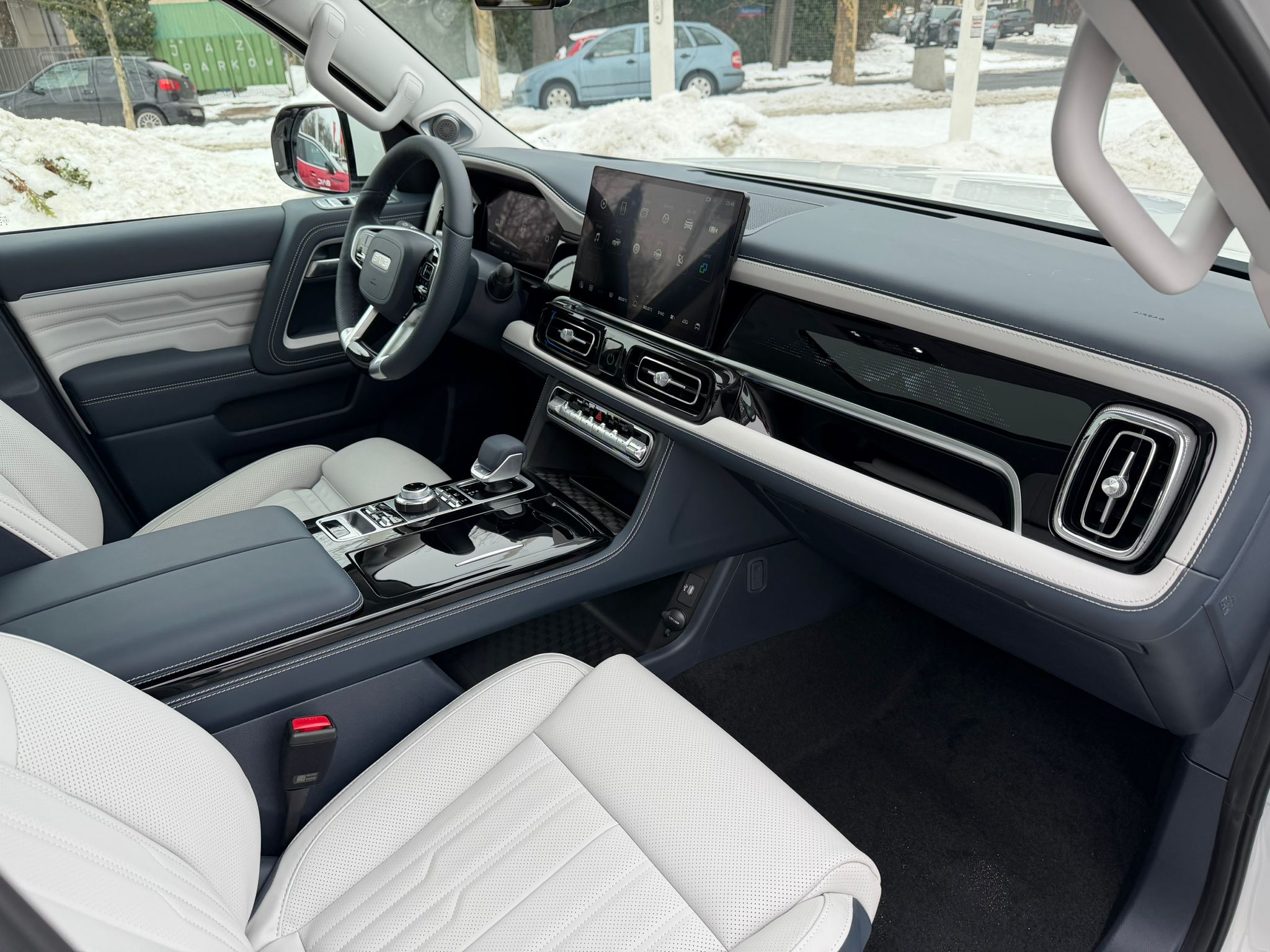 Uchwyt ułatwiający wsiadanie po stronie pasażera z przodu