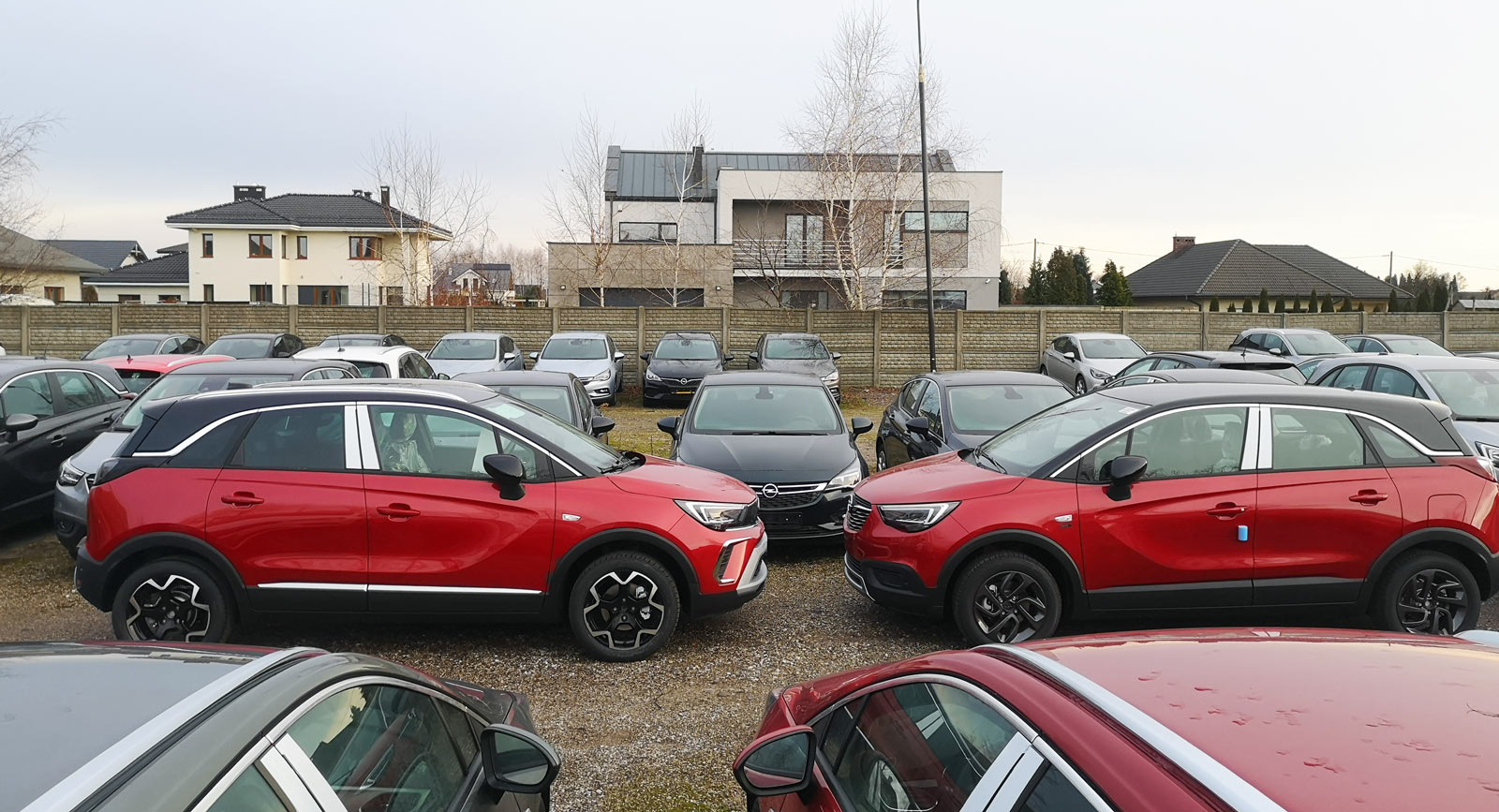 Porównanie Opel Crossland po i przed liftingiem