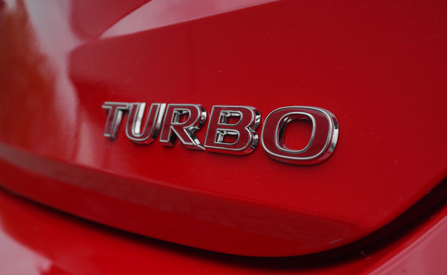 Emblemat Turbo na tylnej klapie