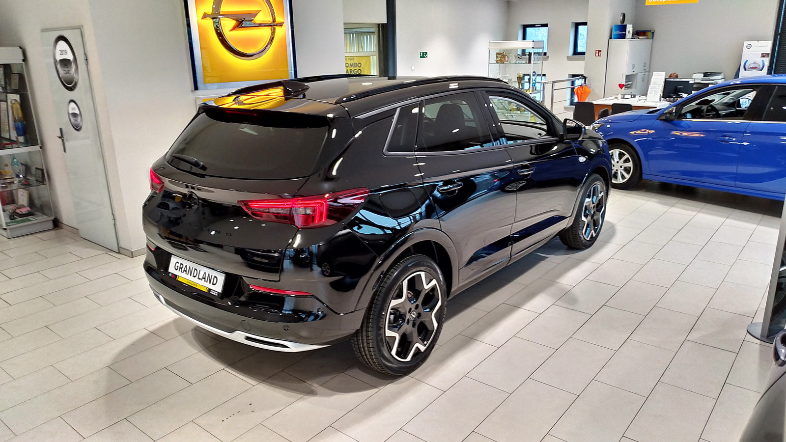 Nowy Opel Grandland tył