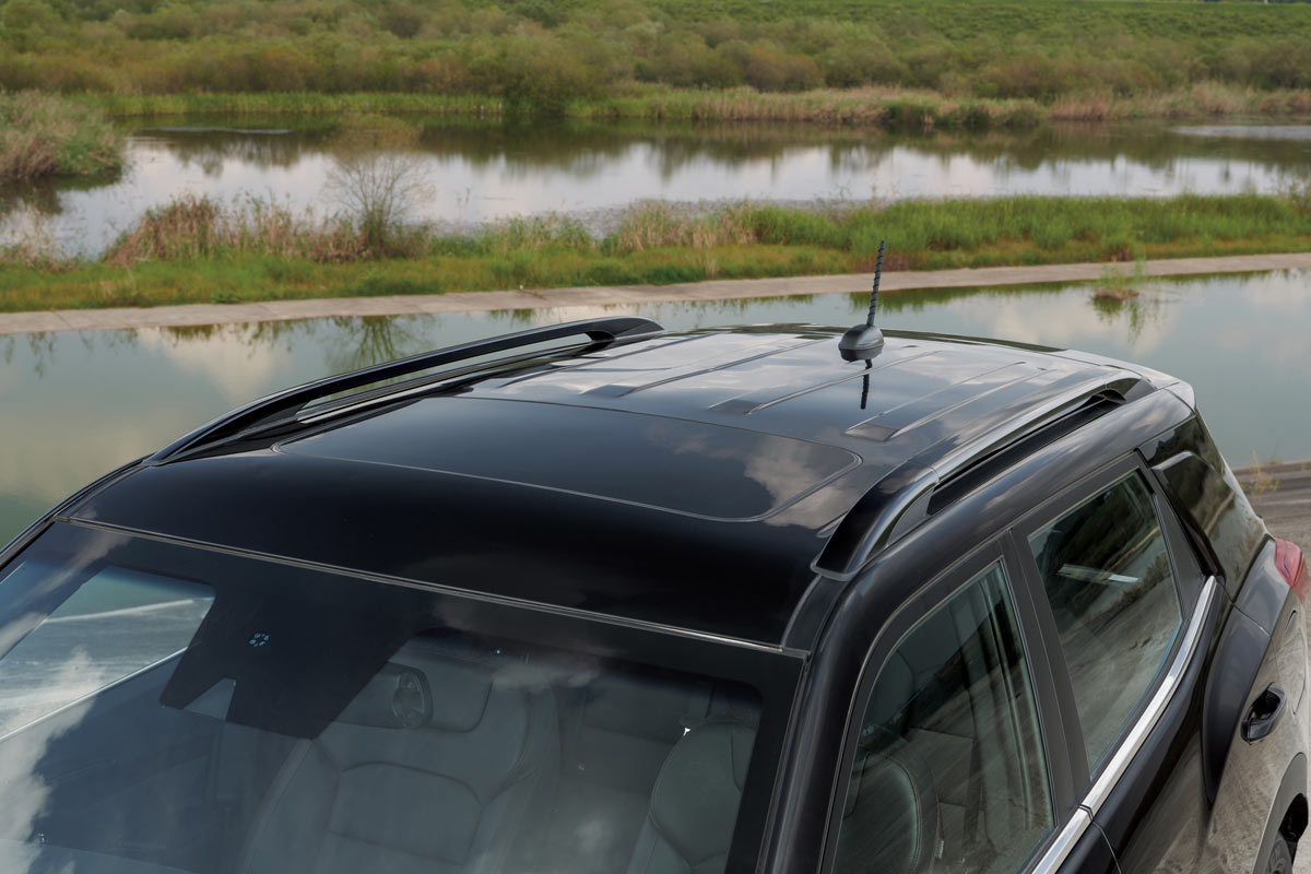 Relingi dachowe SsangYong Korando. Czarny dach