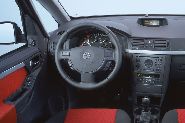 Deska rozdzielcza Opel Meriva A przed liftingiem, czerwona tapicerka