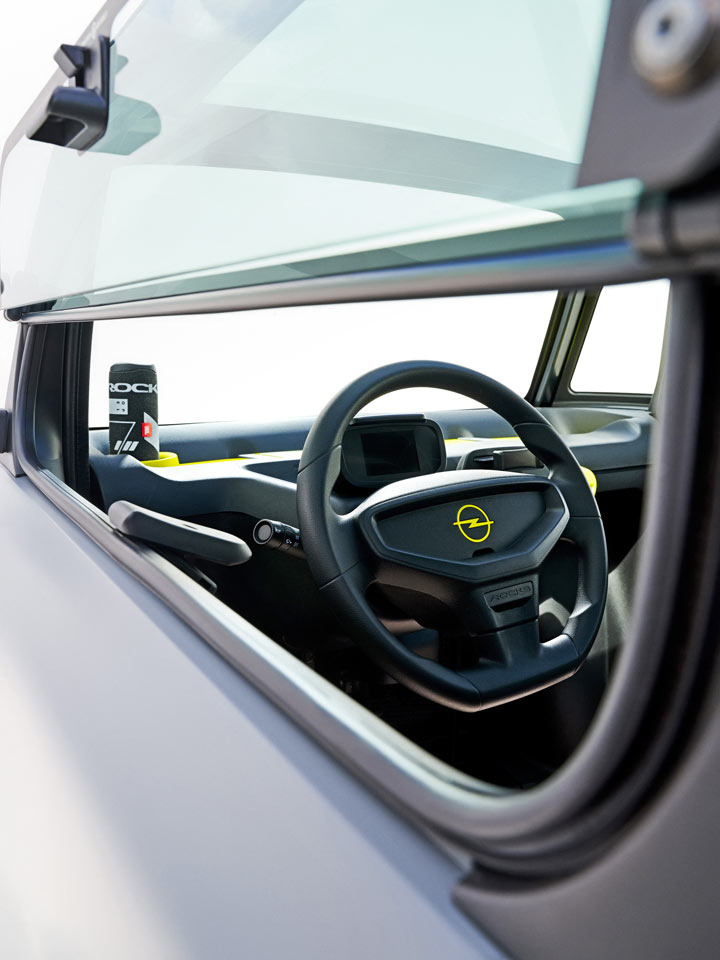 Dzielona szyba drzwi kierowcy, kierownica Opel Rocks