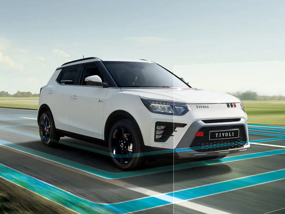 Technologiczny KGM Tivoli, radar na autostradzie