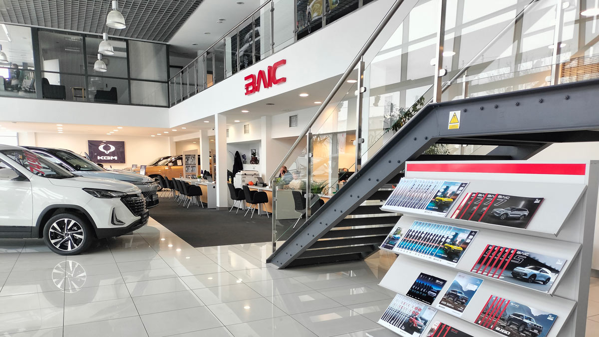 Salon Baic Warszawa. Cenniki. Biały Beijing 3, szaroniebieski BAIC Piątka