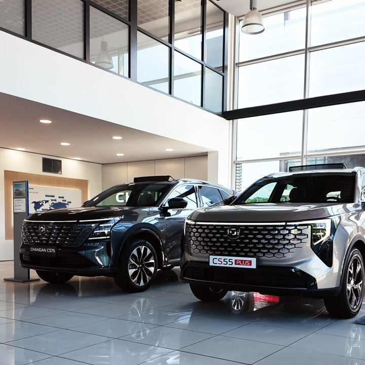 Stołeczny warszawski salon Changan. Benzynowe modele Changan CS75 Plus i CS55 Plus