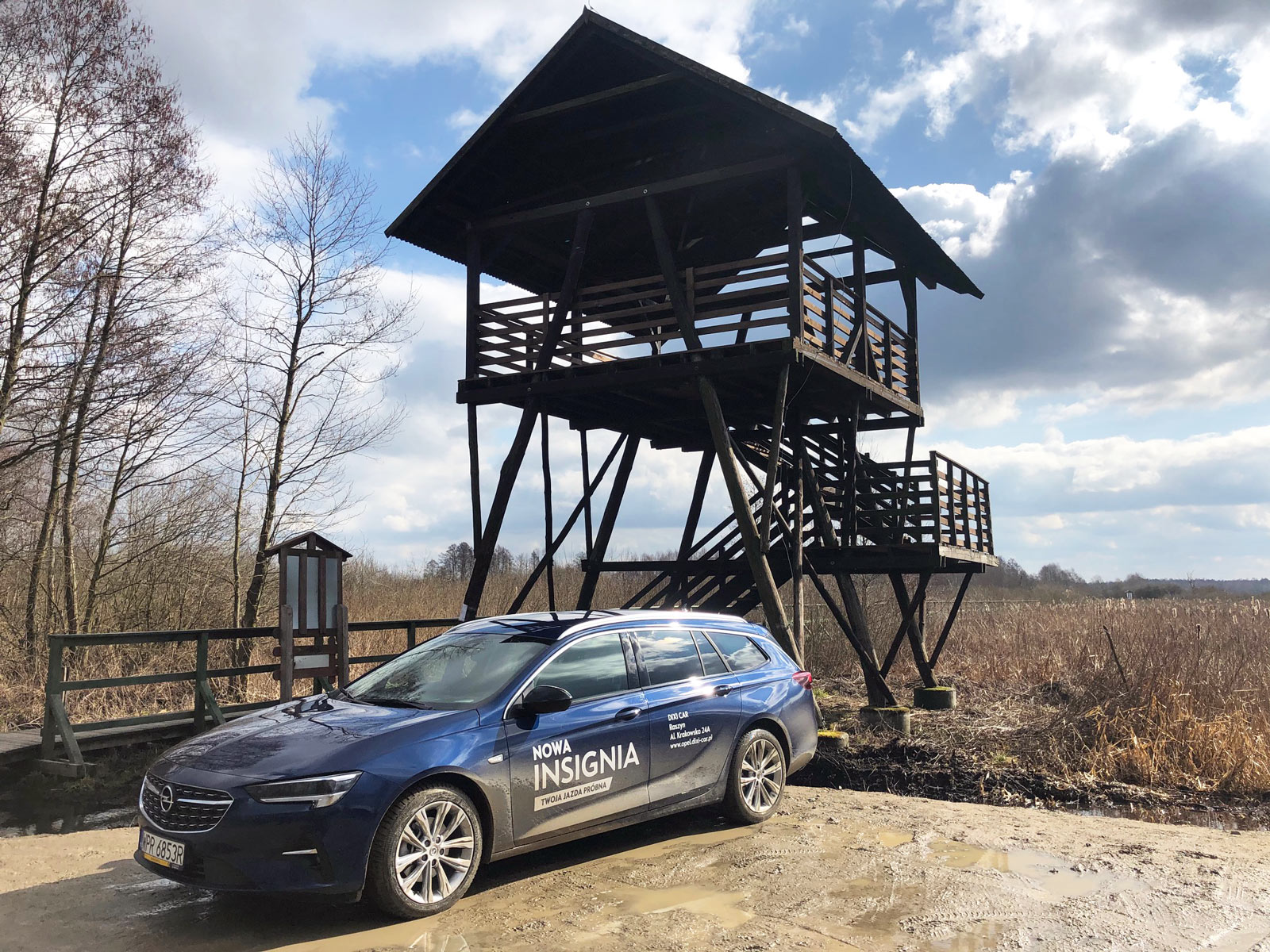Opel Insignia kombi dla rodziny off-road, wieża widokowa, Mazowiecki Park Krajobrazowy