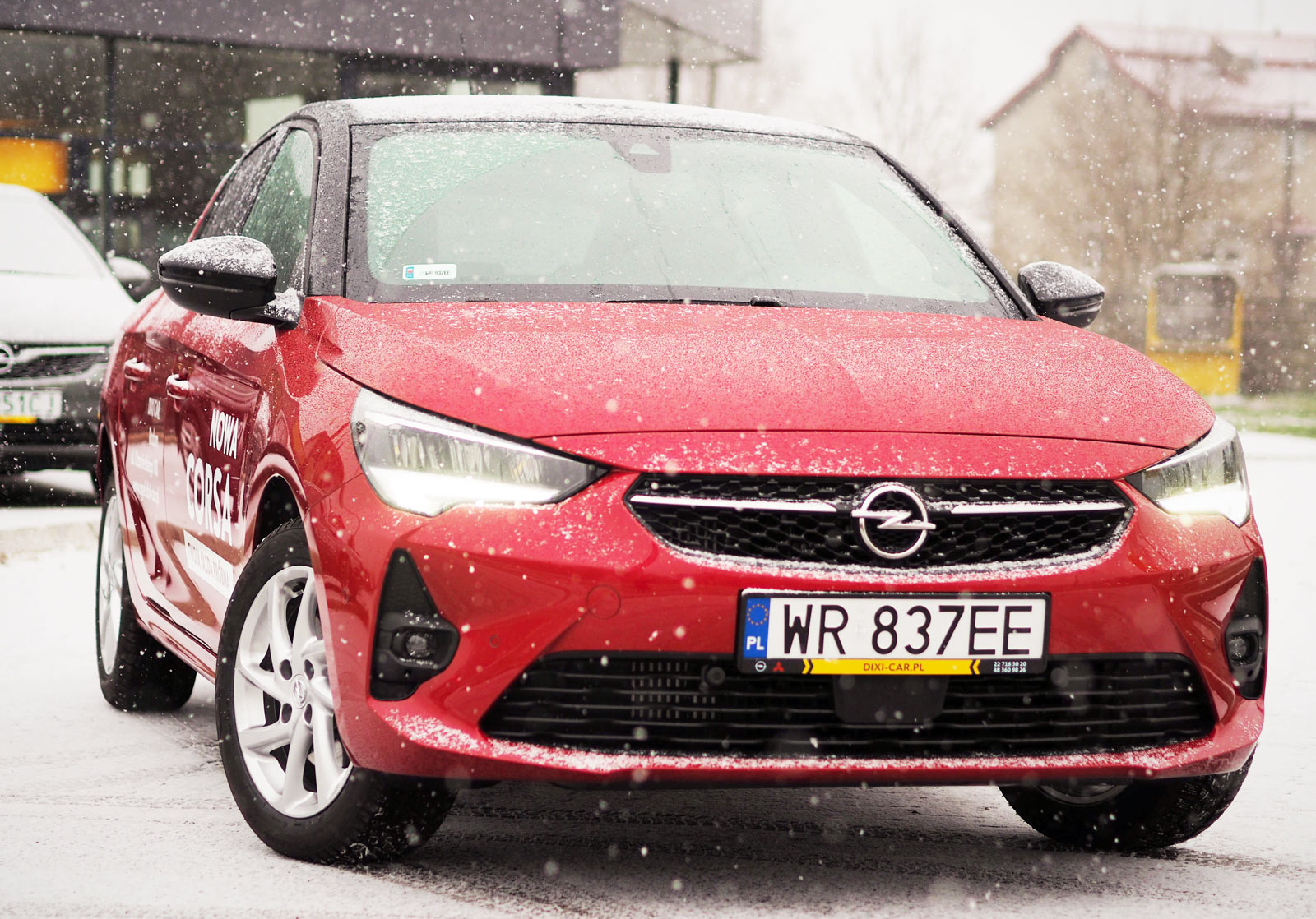 Opel Corsa F w zimowych warunkach, śnieg