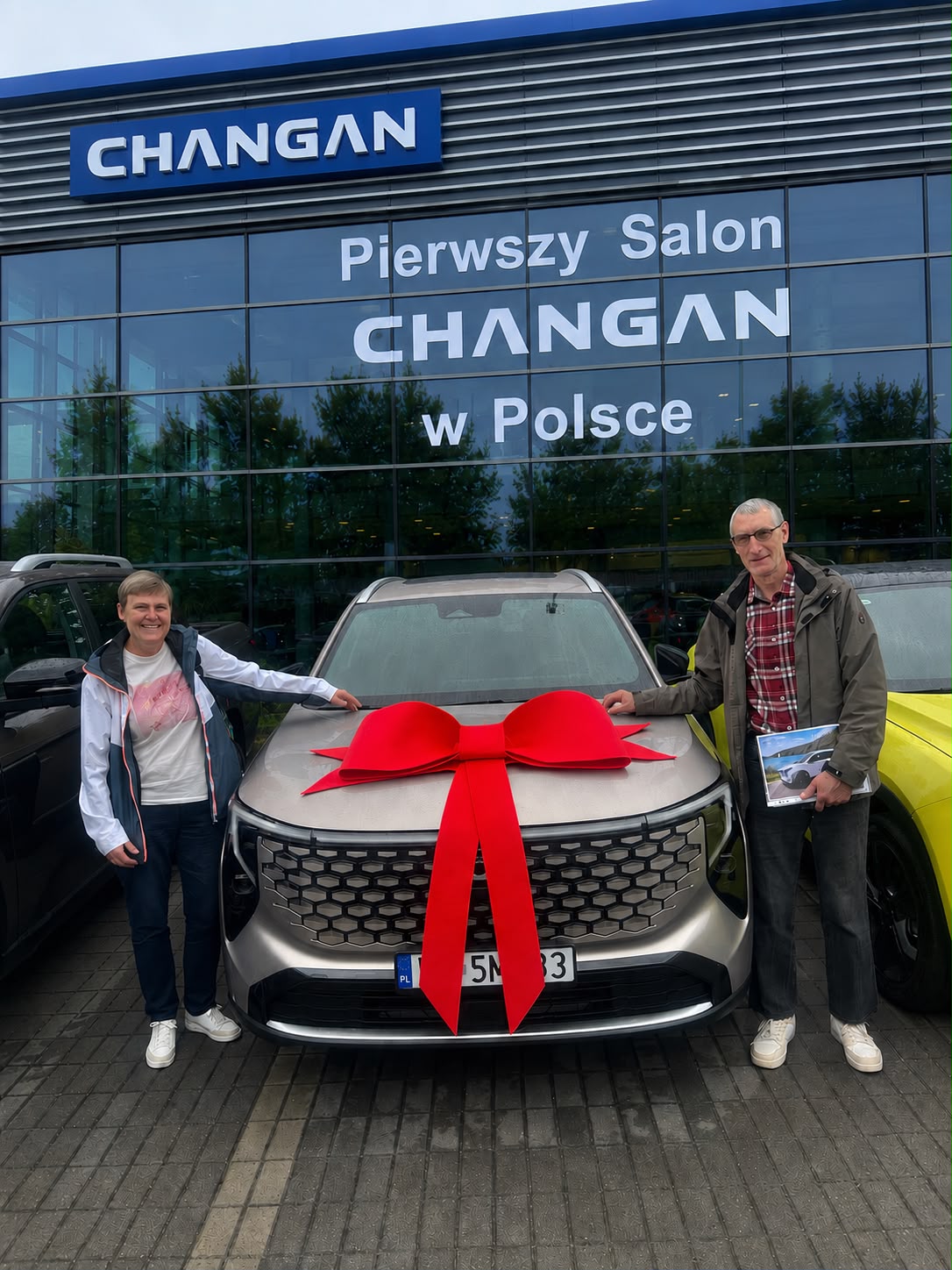 Wydanie samochodu Changan CS55 Plus, szary Fluoryt. Pierwszy salon Changan w Polsce