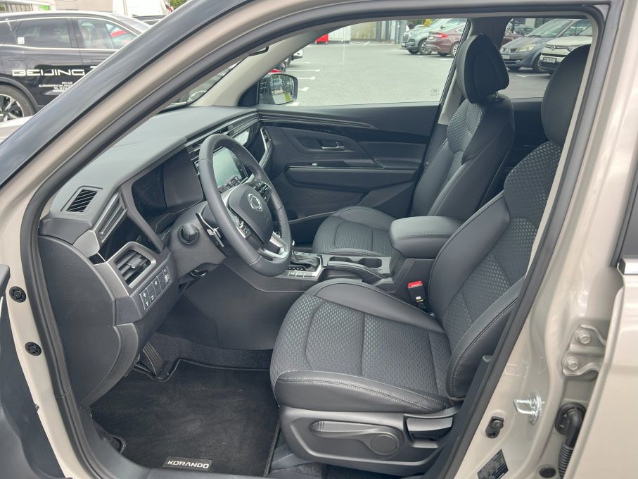 SsangYong KGM Korando 2025 salon