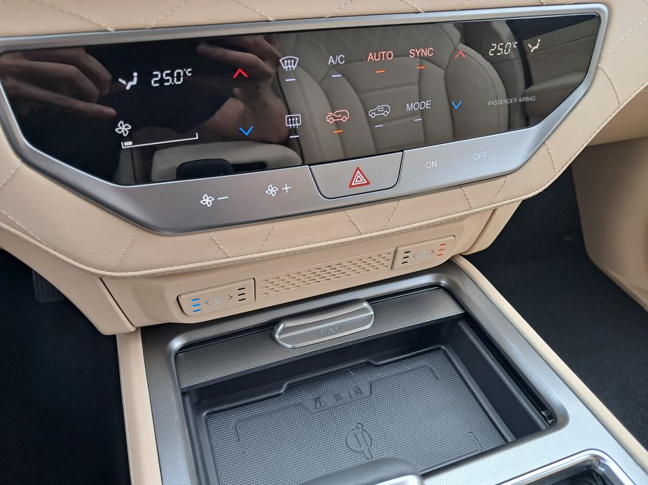 SsangYong KGM Rexton 2025 salon