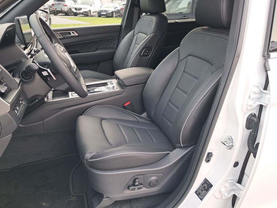 SsangYong KGM Rexton 2025 salon