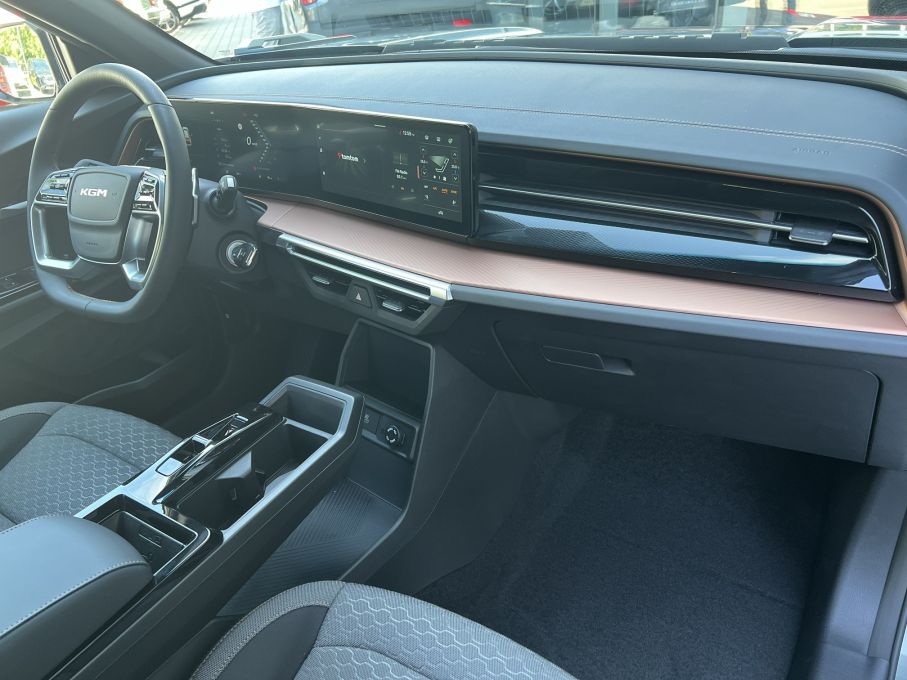 SsangYong KGM Torres 2026 salon