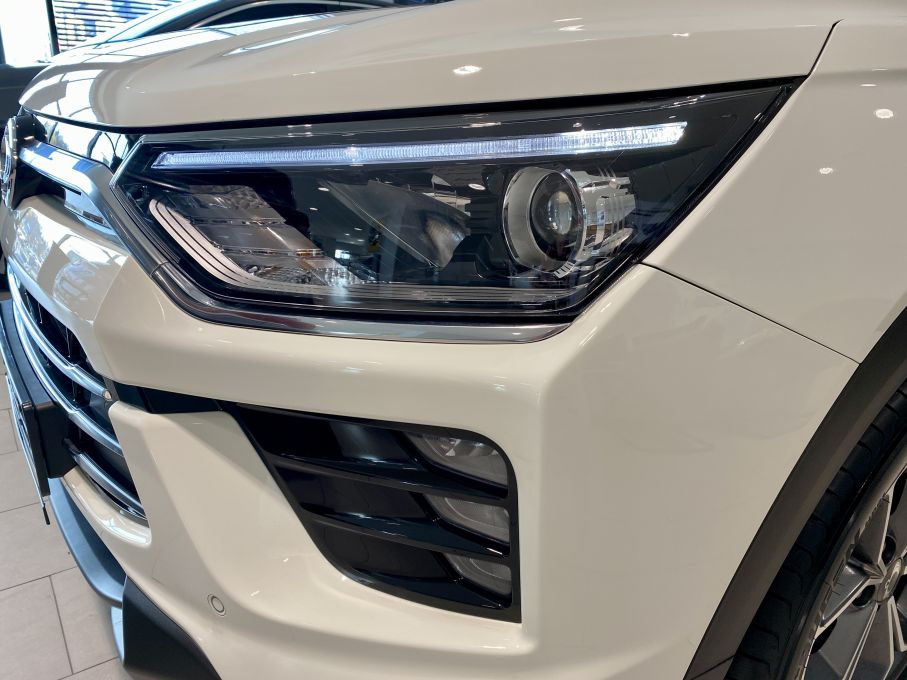 Korando kolor Grand White