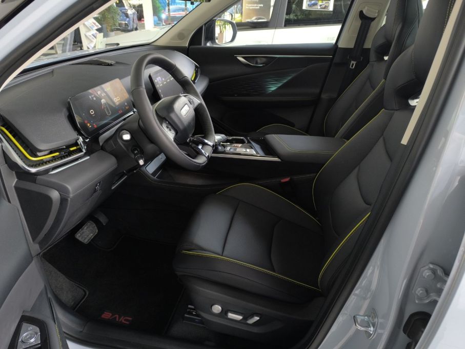 Kabina BAIC Beijing 5 2025