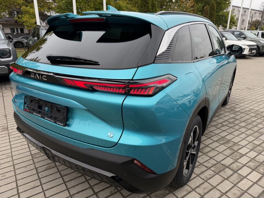 Fabrycznie nowy BAIC 5 2026 od ręki