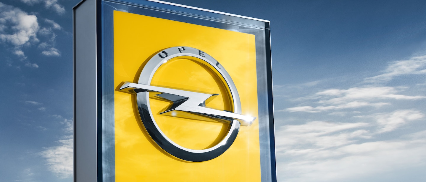 ASO Opel logo firmowe na słupie