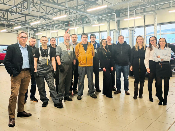 Serwis Jetour, zespół