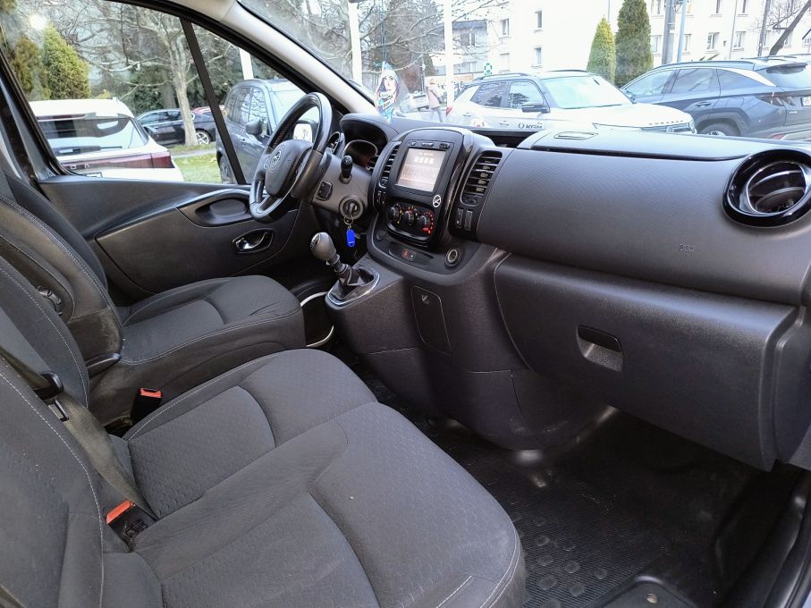 NOWA LOKALIZACJA Opel Vivaro 9 osobowy L2H1 Niski Przebieg Bardzo Doinwestowane Vat23% 12