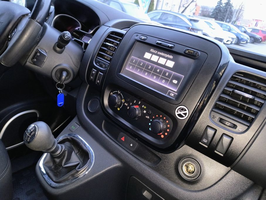 NOWA LOKALIZACJA Opel Vivaro 9 osobowy L2H1 Niski Przebieg Bardzo Doinwestowane Vat23% 14