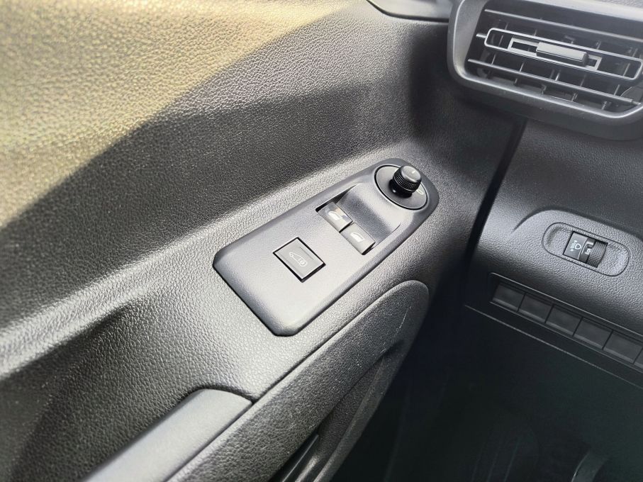 NOWA LOKALIZACJA Citroen Berlingo 1.5 hdi Niski Przebieg Nowy rozrząd Gwarancja Vat23% 19