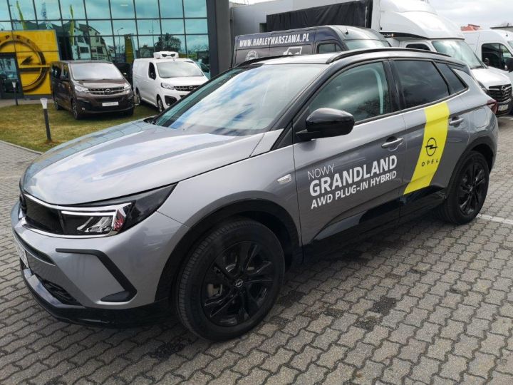 Opel GRANDLAND X HYBRYDA PLUG-IN 300KM 4X4