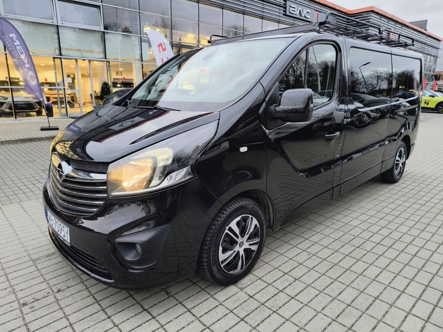 NOWA LOKALIZACJA Opel Vivaro 9 osobowy L2H1 Niski Przebieg Bardzo Doinwestowane Vat23%