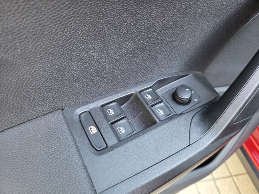 SEAT ARONA STYLE 1.0 TSI 115 KM SALON NISKI PRZEBIEG 14