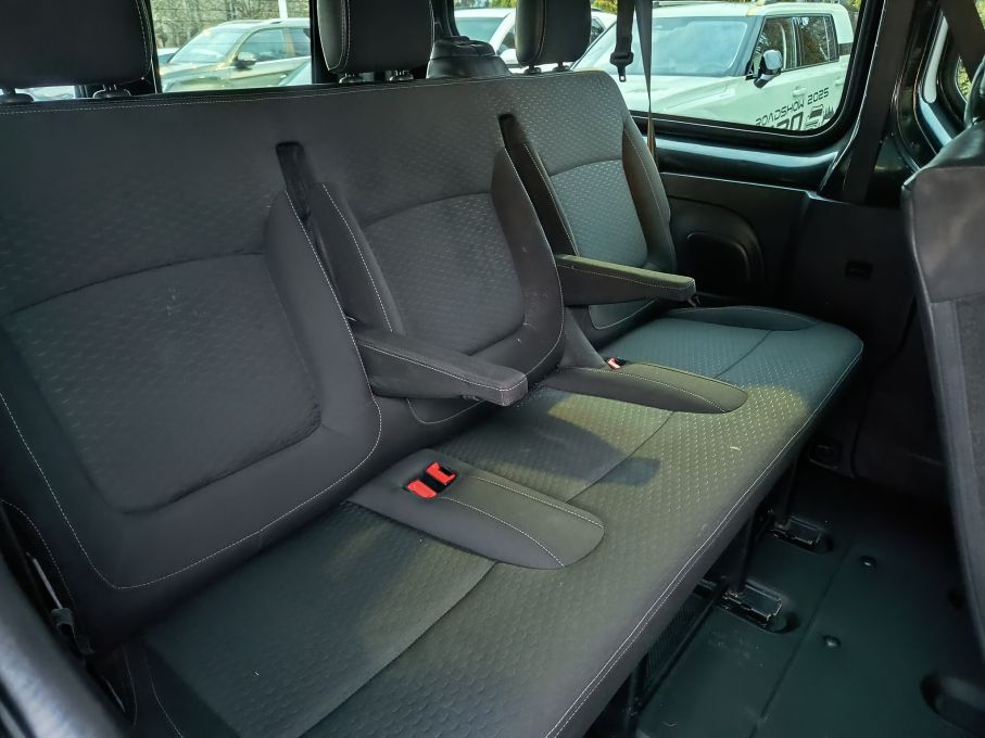 NOWA LOKALIZACJA Opel Vivaro 9 osobowy L2H1 Niski Przebieg Bardzo Doinwestowane Vat23% 25