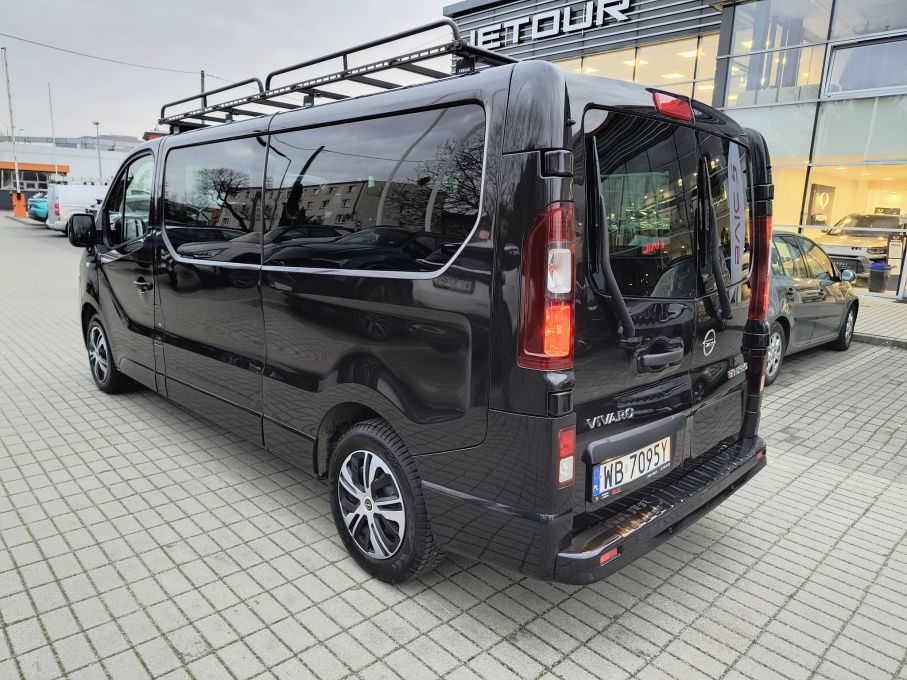 NOWA LOKALIZACJA Opel Vivaro 9 osobowy L2H1 Niski Przebieg Bardzo Doinwestowane Vat23% 4