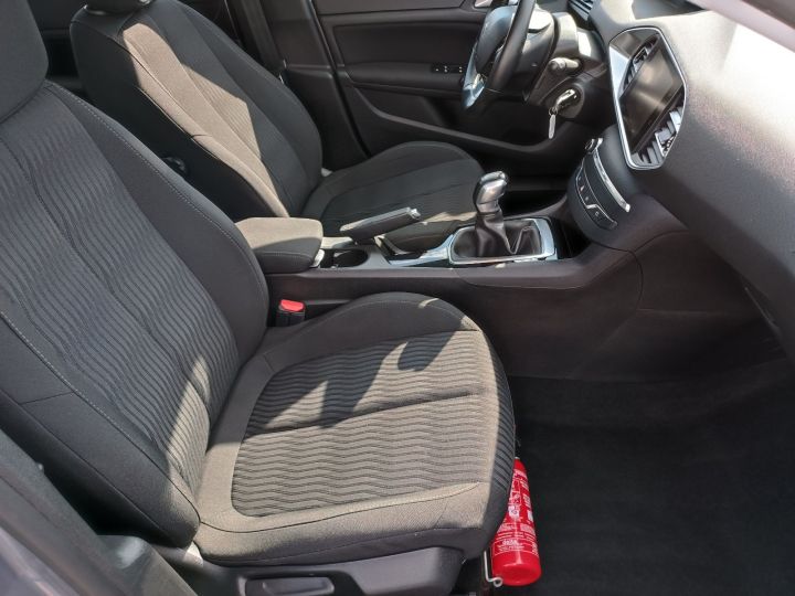 Peugeot 308 1.6 HDI Niski Przebieg Nawigacja Bezwypadkowy Serwis ASO Gwarancja VAT23% 11