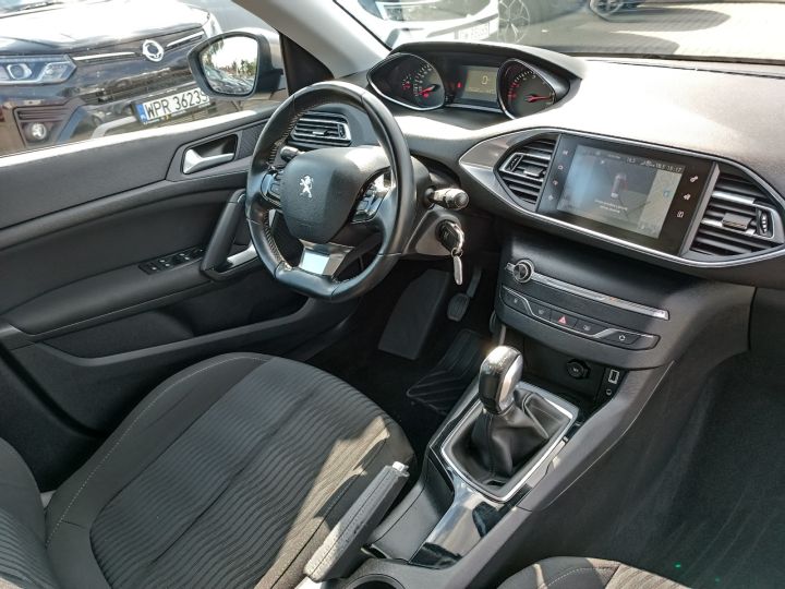 Peugeot 308 1.6 HDI Niski Przebieg Nawigacja Bezwypadkowy Serwis ASO Gwarancja VAT23% 12