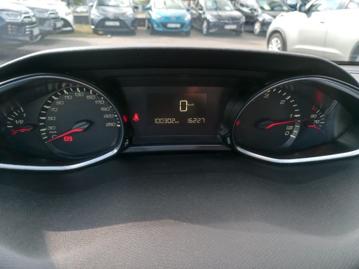 Peugeot 308 1.6 HDI Niski Przebieg Nawigacja Bezwypadkowy Serwis ASO Gwarancja VAT23% 18