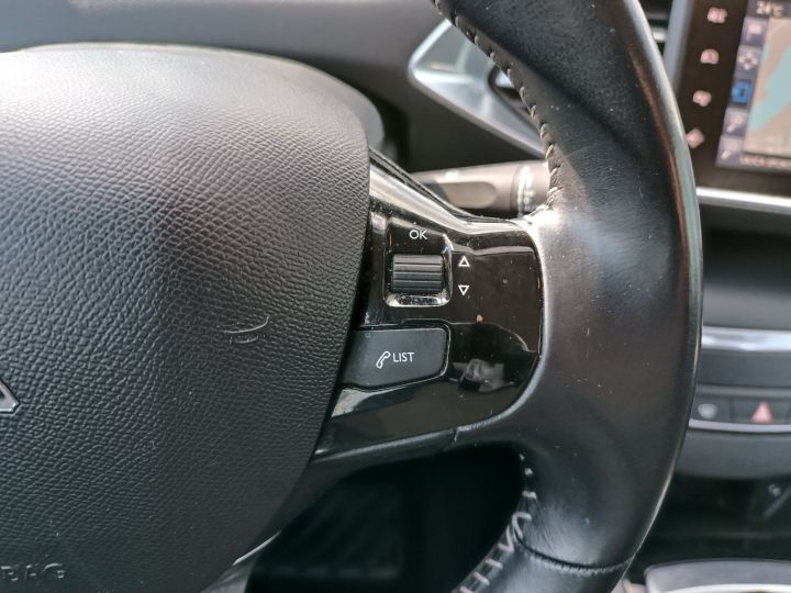 Peugeot 308 1.6 HDI Niski Przebieg Nawigacja Bezwypadkowy Serwis ASO Gwarancja VAT23% 19