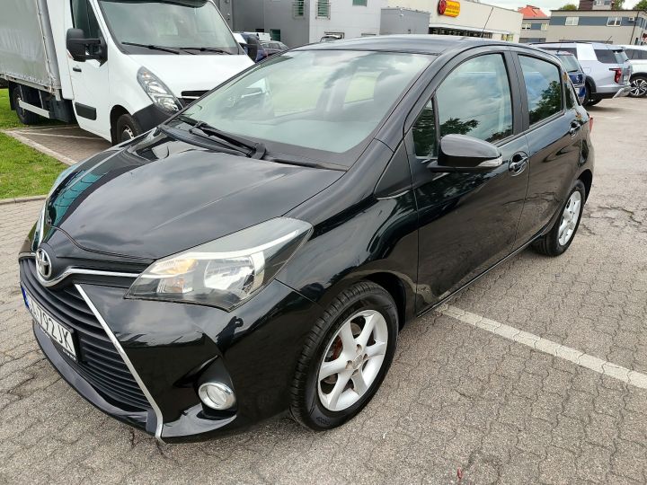 Toyota Yaris 1.3 benzyna Kamera Niski Przebieg Gwarancja 2