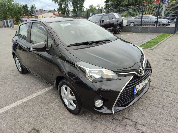 Toyota Yaris 1.3 benzyna Kamera Niski Przebieg Gwarancja 4