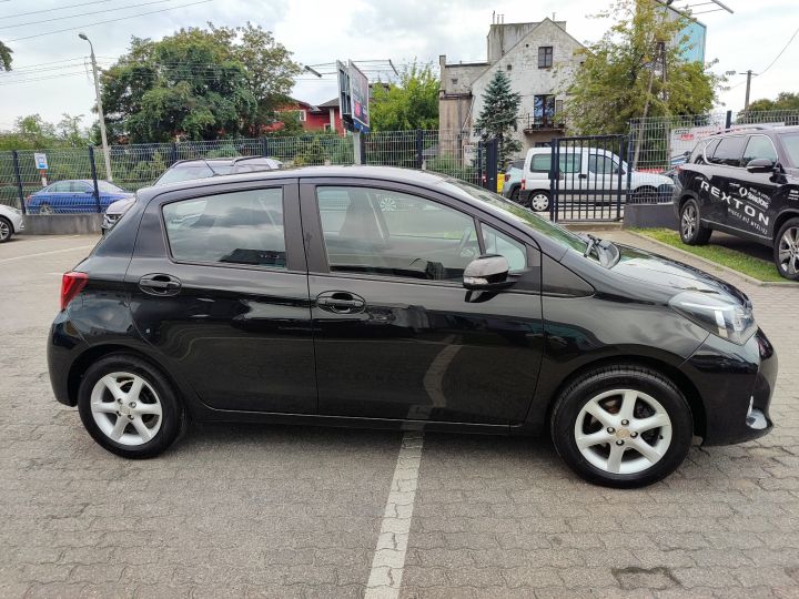 Toyota Yaris 1.3 benzyna Kamera Niski Przebieg Gwarancja 5