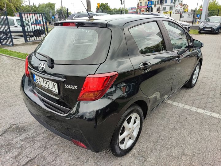 Toyota Yaris 1.3 benzyna Kamera Niski Przebieg Gwarancja 6