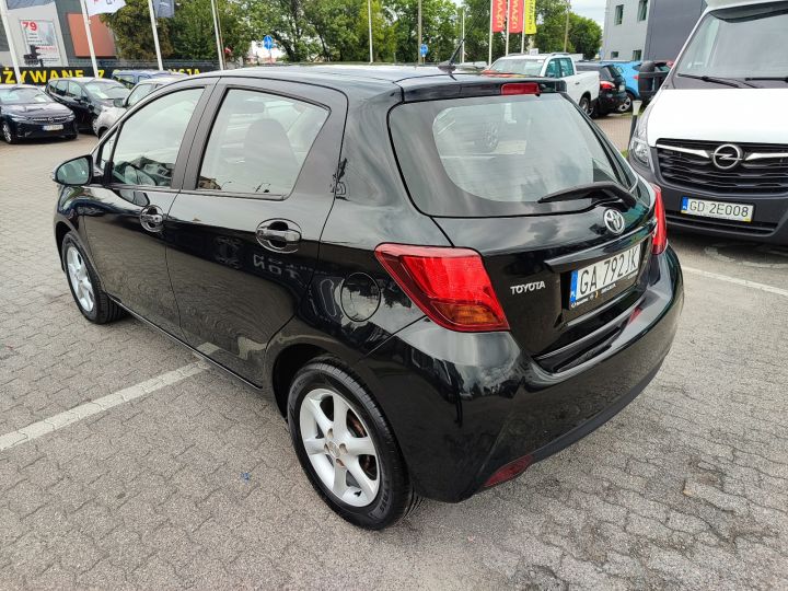 Toyota Yaris 1.3 benzyna Kamera Niski Przebieg Gwarancja 8