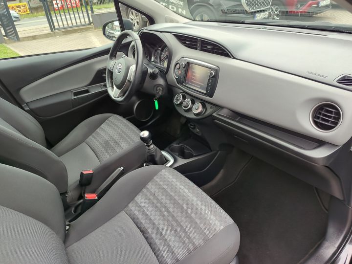Toyota Yaris 1.3 benzyna Kamera Niski Przebieg Gwarancja 10