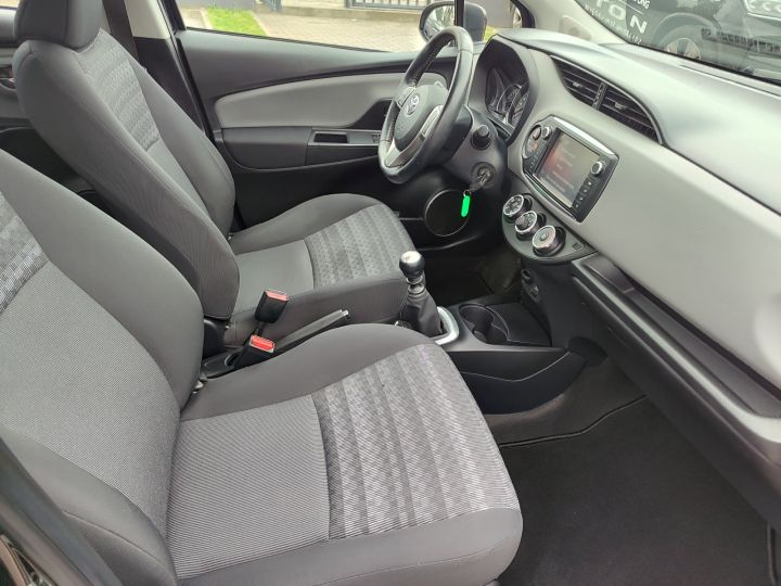 Toyota Yaris 1.3 benzyna Kamera Niski Przebieg Gwarancja 11